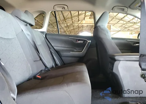 2021 Toyota Rav4 Xle z USA, uszkodzony, nr VIN 2T3W1RFVXMC141904